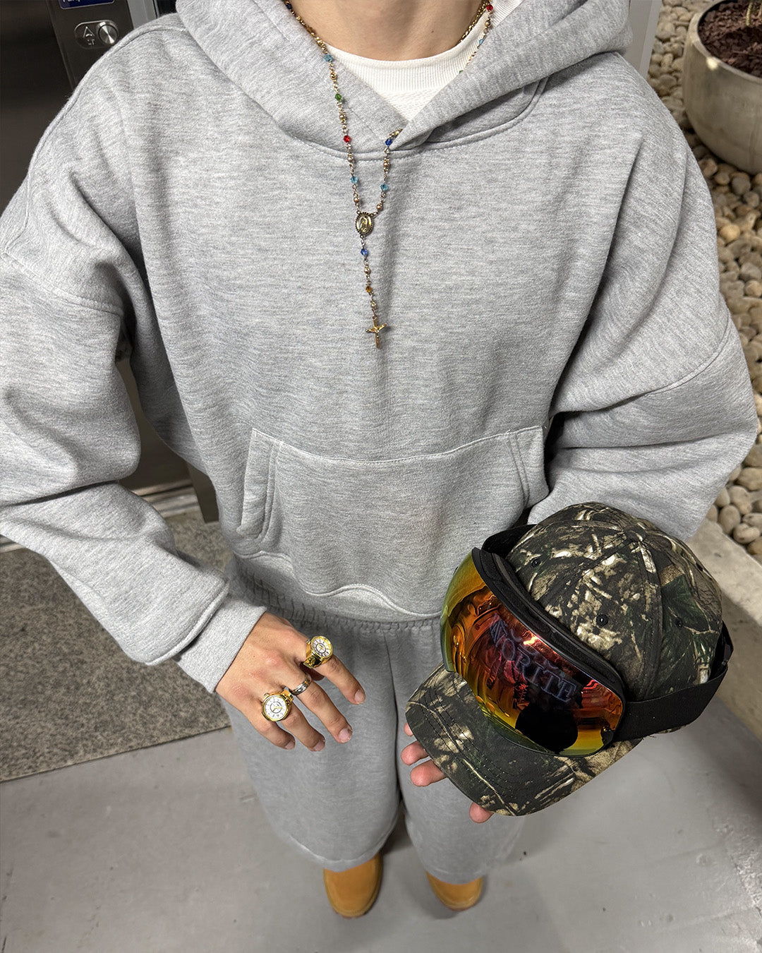 BASIC HOODIE CROPPED FIT GRIS