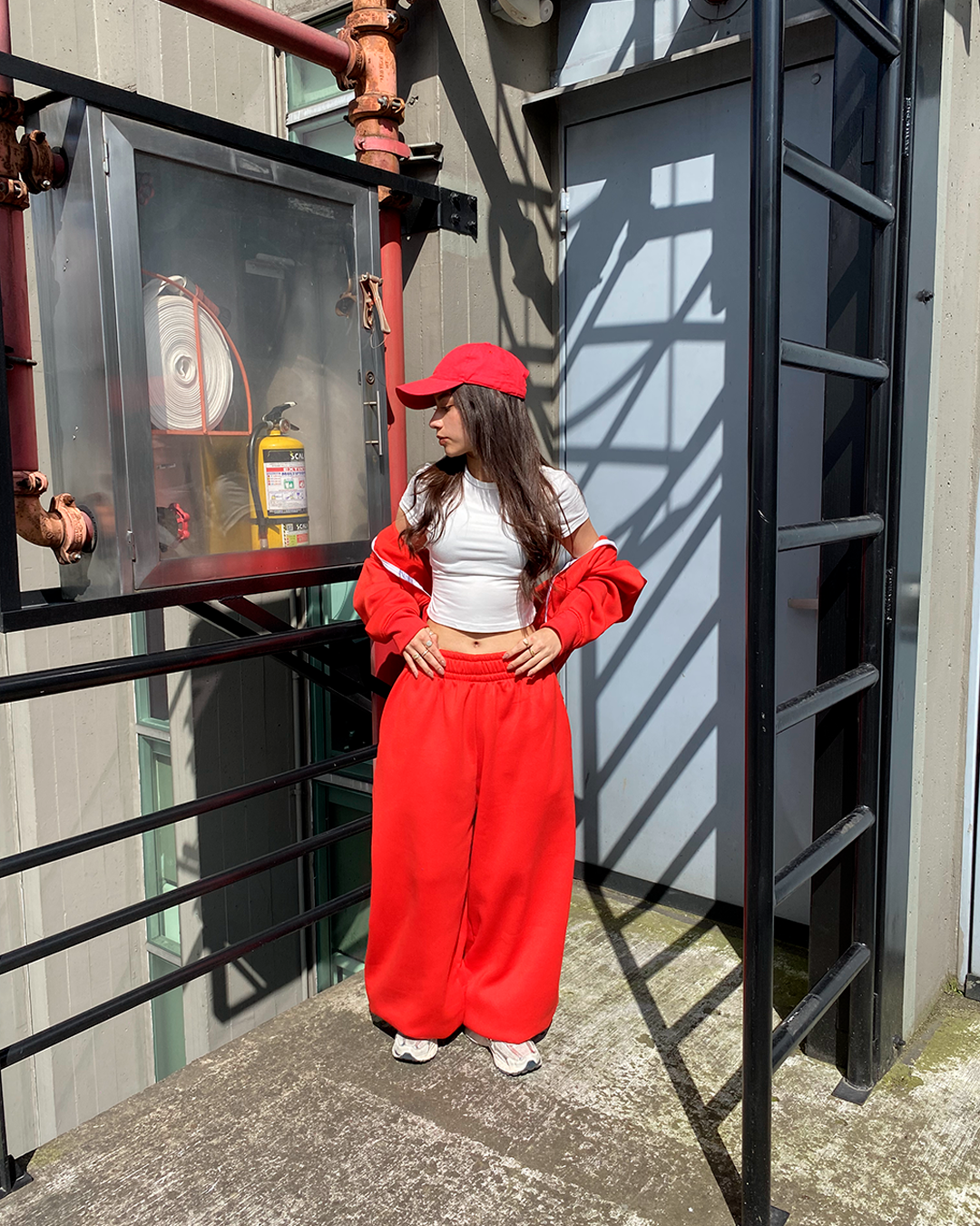 BASIC HOODIE TIPO ZIP CROPPED FIT ROJO