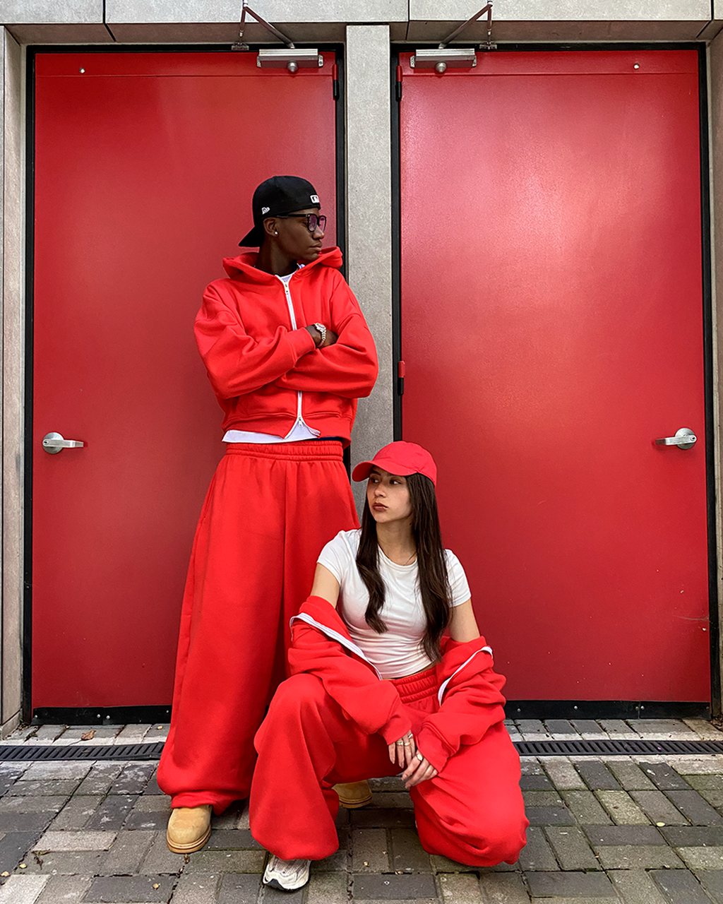 BASIC HOODIE TIPO ZIP CROPPED FIT ROJO