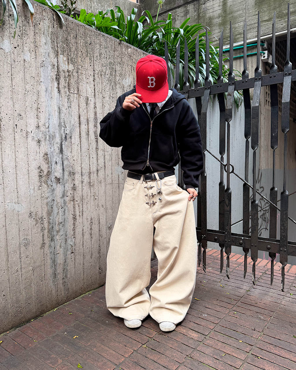 BASIC HOODIE TIPO ZIP CROPPED FIT BLACK